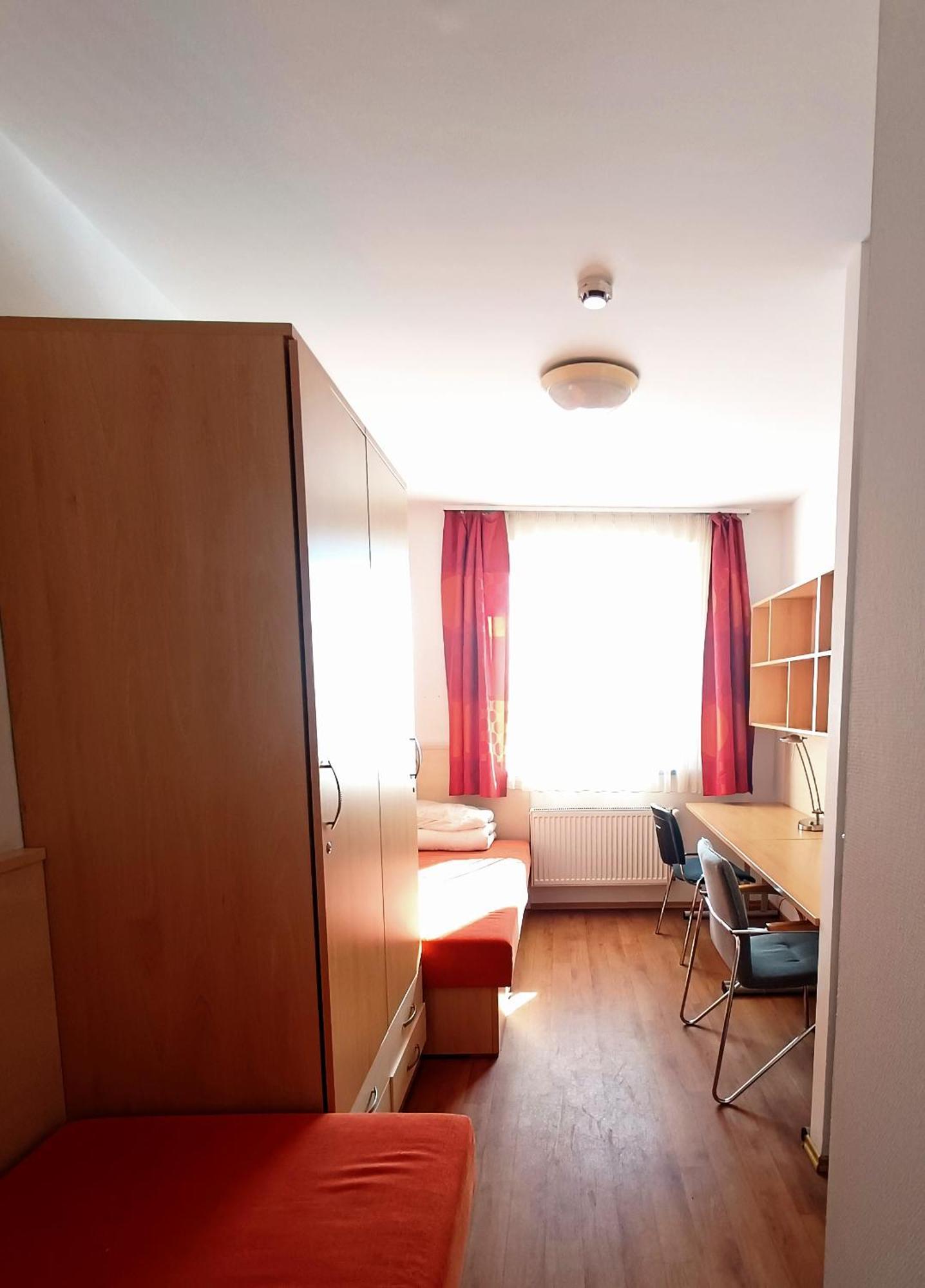 Famulus Kollegium Hostel Gyor Bagian luar foto