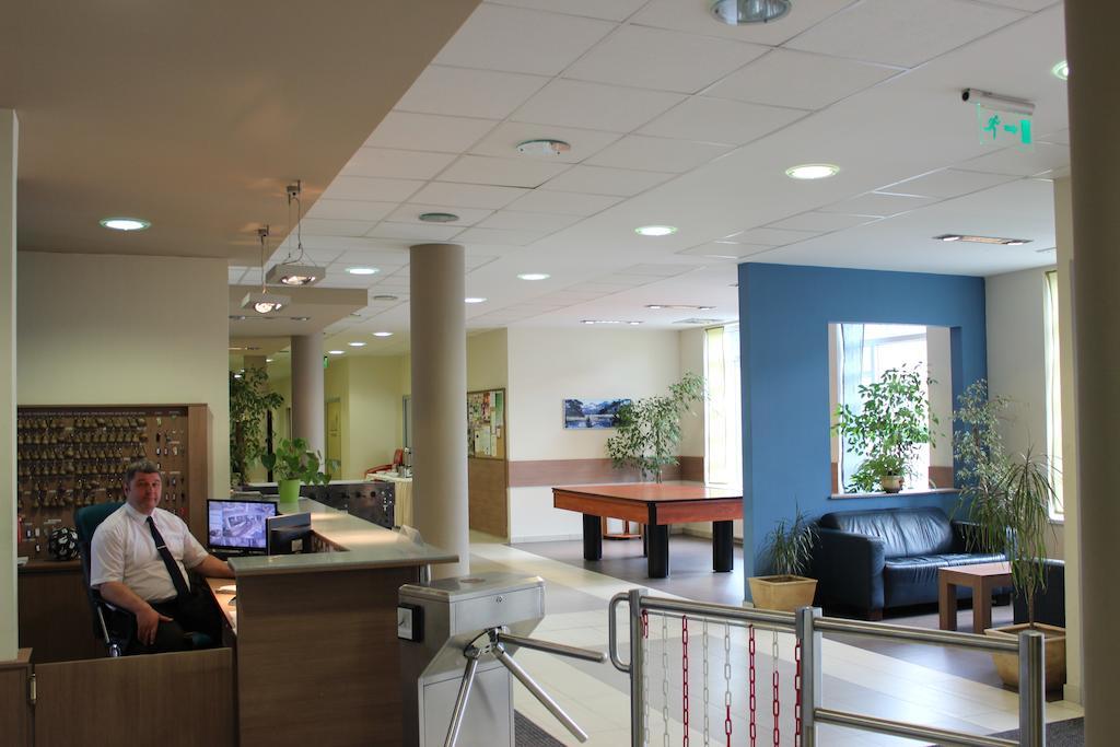 Famulus Kollegium Hostel Gyor Bagian luar foto