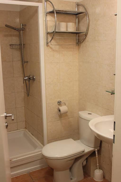 Famulus Kollegium Hostel Gyor Bagian luar foto