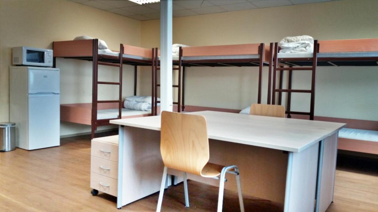 Famulus Kollegium Hostel Gyor Bagian luar foto